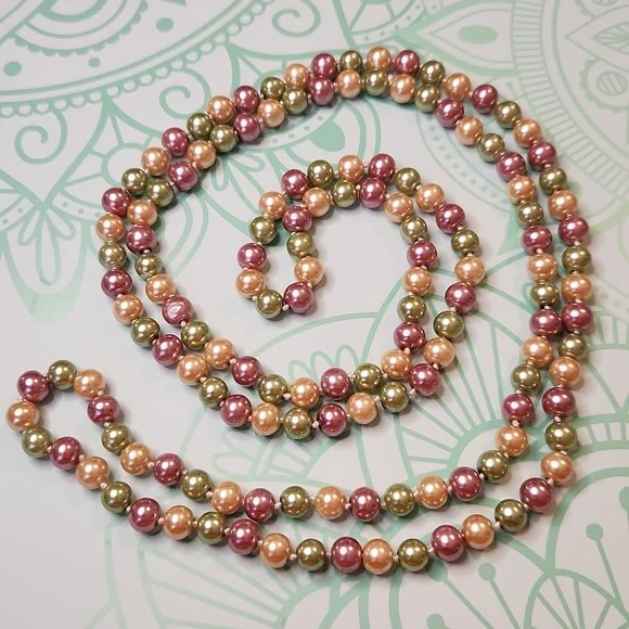 Single Strand Glass Faux Pearl Necklace - Picture 4 of 4